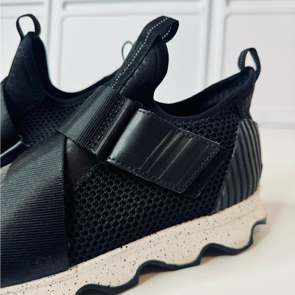 Sorel Kinetic Mesh Sneakers Black Embossed Zebra SZ 7.5 like new! - Picture 7 of 16